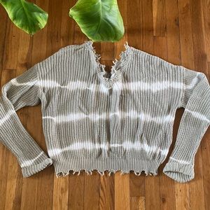 Jessica Simpson cropped sweater